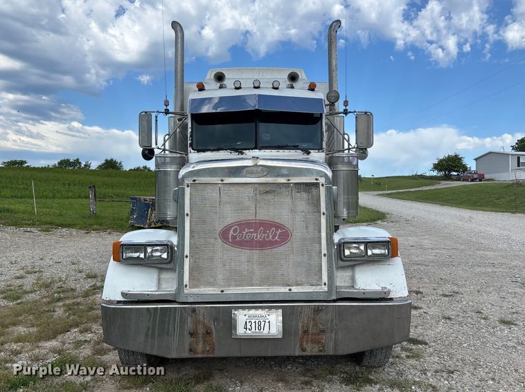 image for item FH7110 2000 Peterbilt 378 semi truck
