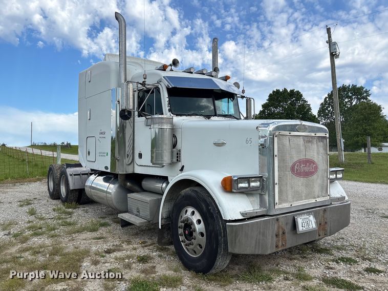 image for item FH7110 2000 Peterbilt 378 semi truck