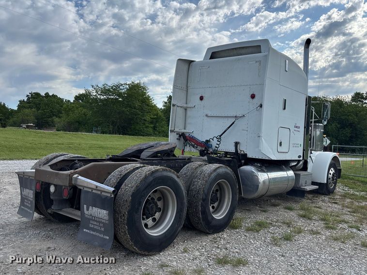 image for item FH7110 2000 Peterbilt 378 semi truck