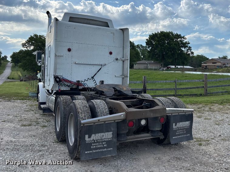 image for item FH7110 2000 Peterbilt 378 semi truck