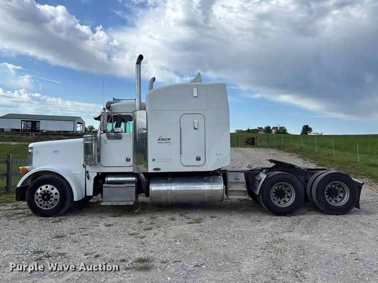 image for item FH7110 2000 Peterbilt 378 semi truck