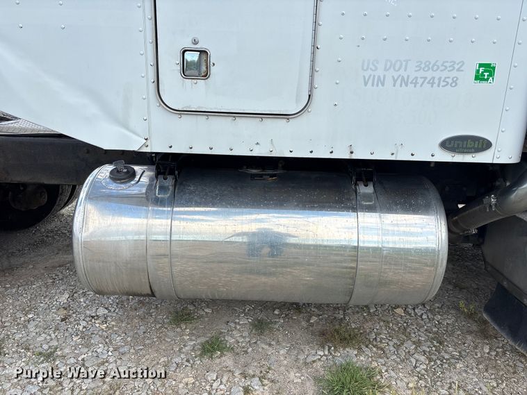 image for item FH7110 2000 Peterbilt 378 semi truck