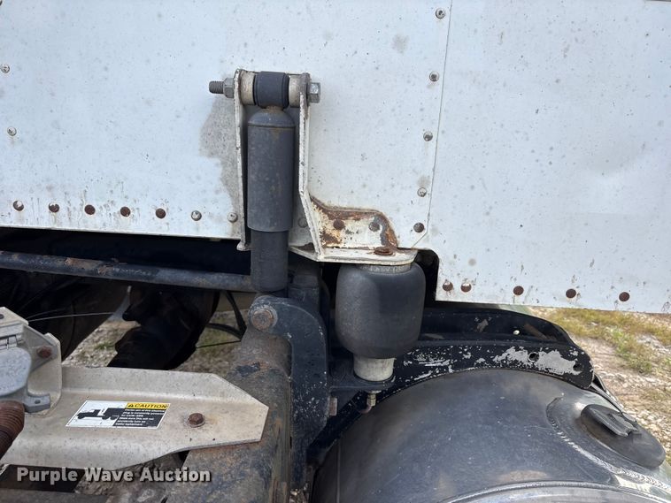 image for item FH7110 2000 Peterbilt 378 semi truck