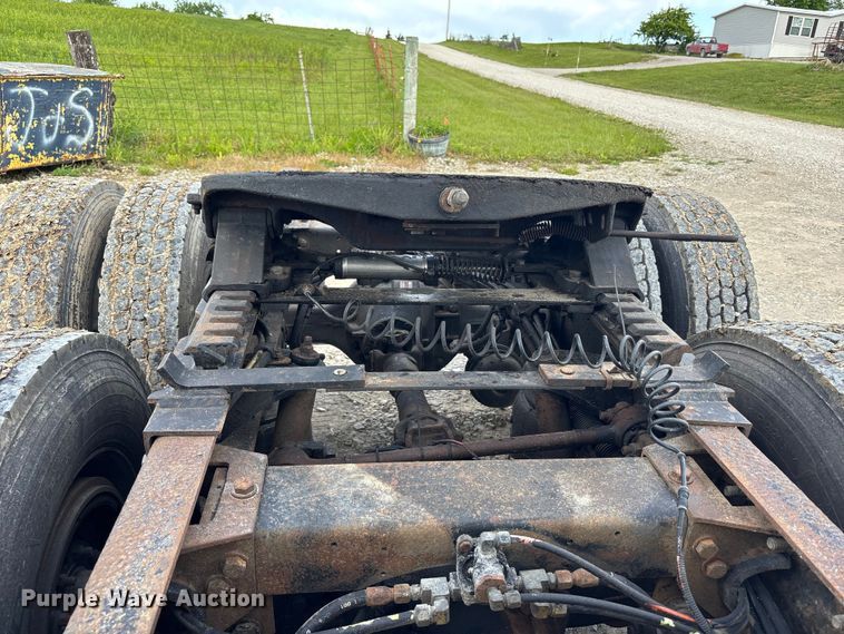 image for item FH7110 2000 Peterbilt 378 semi truck