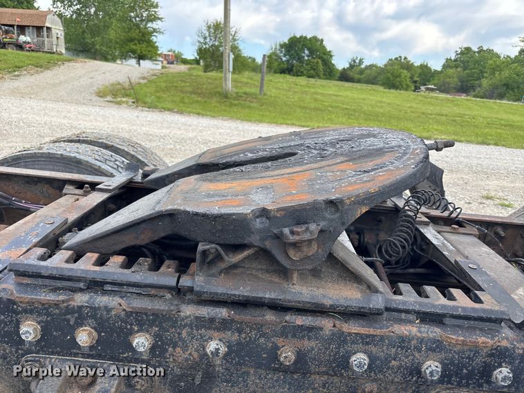 image for item FH7110 2000 Peterbilt 378 semi truck