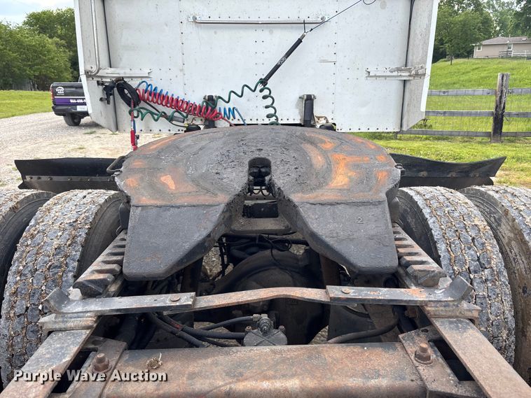 image for item FH7110 2000 Peterbilt 378 semi truck