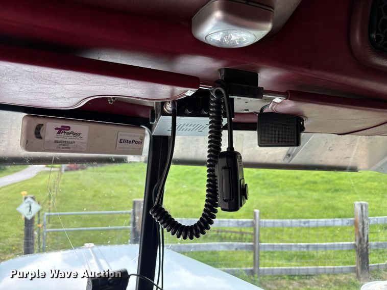 image for item FH7110 2000 Peterbilt 378 semi truck