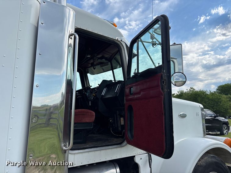 image for item FH7110 2000 Peterbilt 378 semi truck
