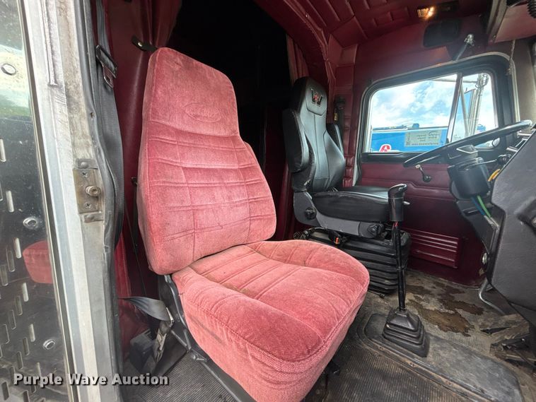 image for item FH7110 2000 Peterbilt 378 semi truck