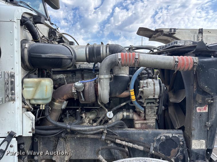 image for item FH7110 2000 Peterbilt 378 semi truck