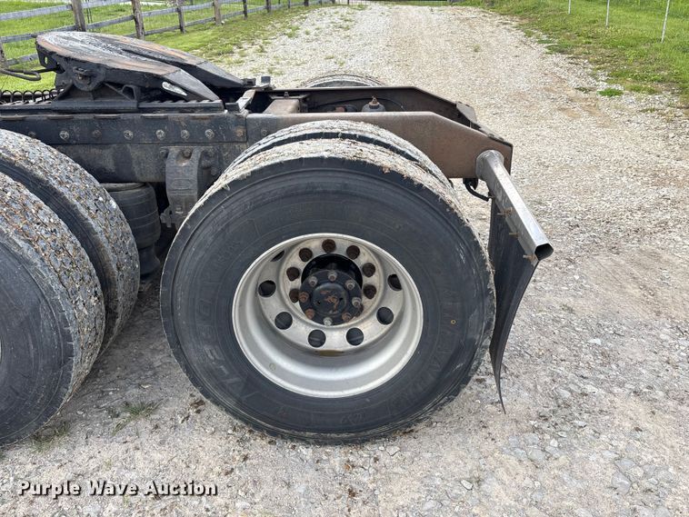 image for item FH7110 2000 Peterbilt 378 semi truck