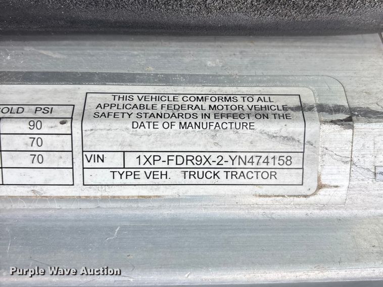 image for item FH7110 2000 Peterbilt 378 semi truck