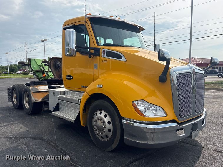 image for item FI0165 2021 Kenworth T680 semi truck