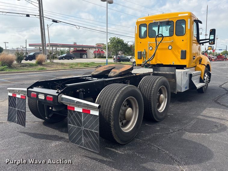 image for item FI0165 2021 Kenworth T680 semi truck