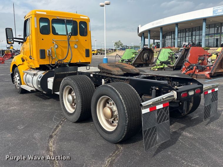 image for item FI0165 2021 Kenworth T680 semi truck