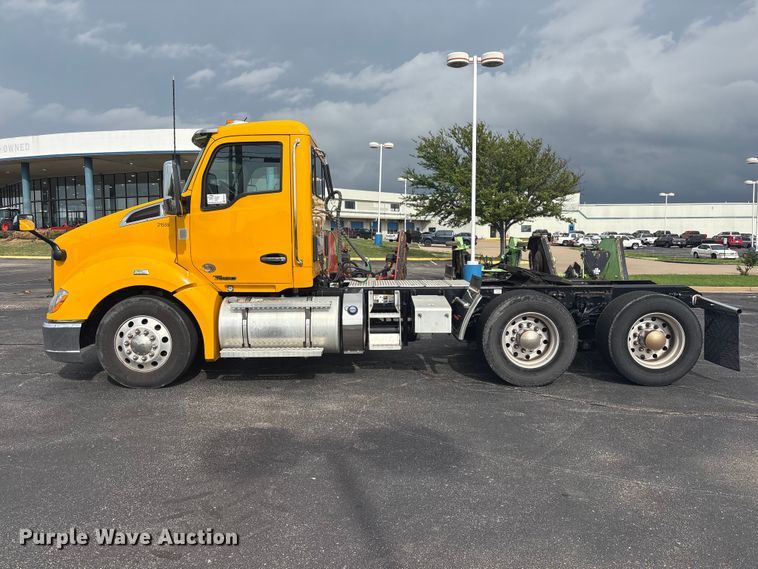 image for item FI0165 2021 Kenworth T680 semi truck