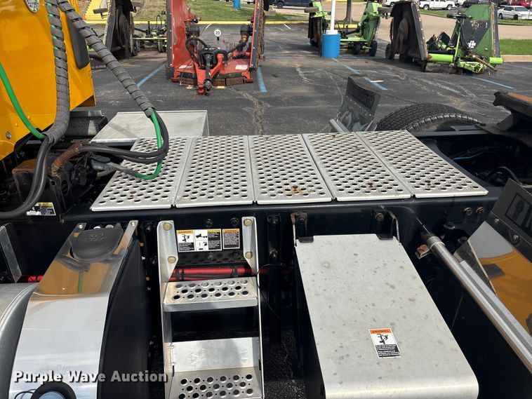 image for item FI0165 2021 Kenworth T680 semi truck