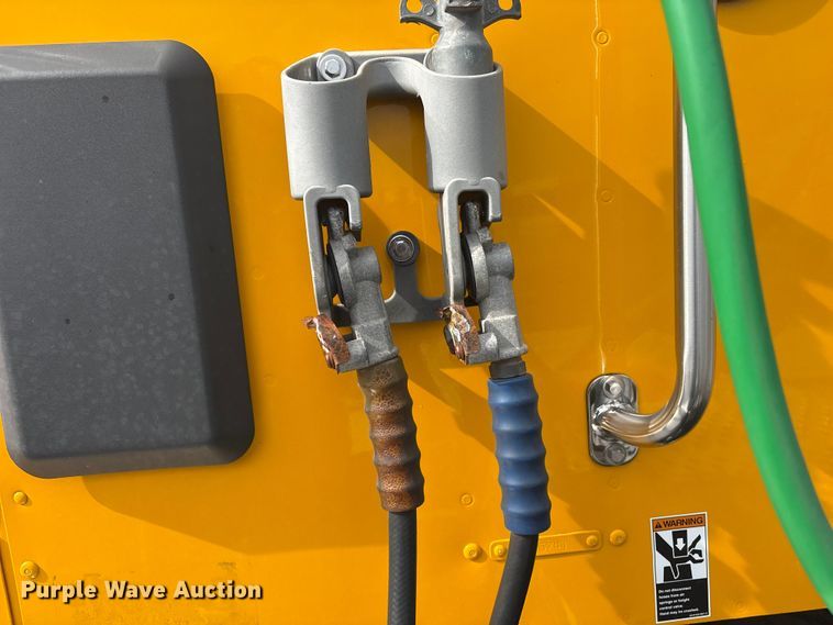 image for item FI0165 2021 Kenworth T680 semi truck