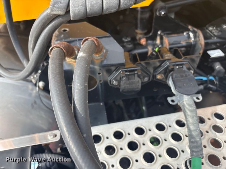 image for item FI0165 2021 Kenworth T680 semi truck