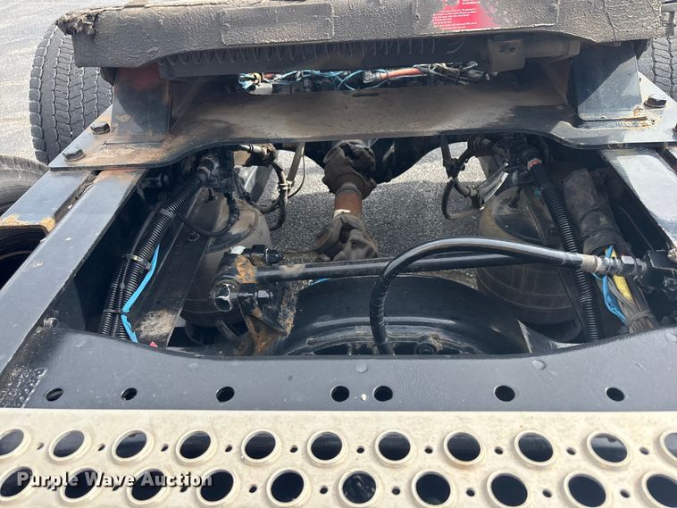 image for item FI0165 2021 Kenworth T680 semi truck