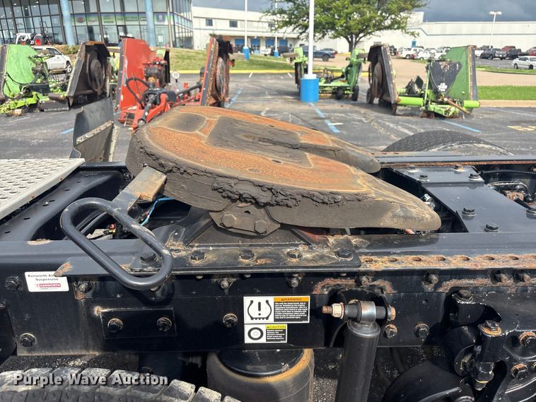 image for item FI0165 2021 Kenworth T680 semi truck