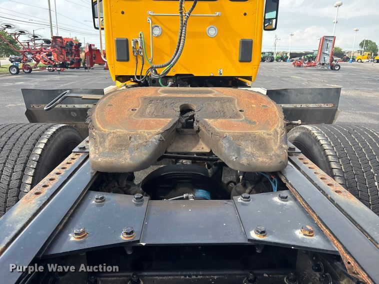 image for item FI0165 2021 Kenworth T680 semi truck