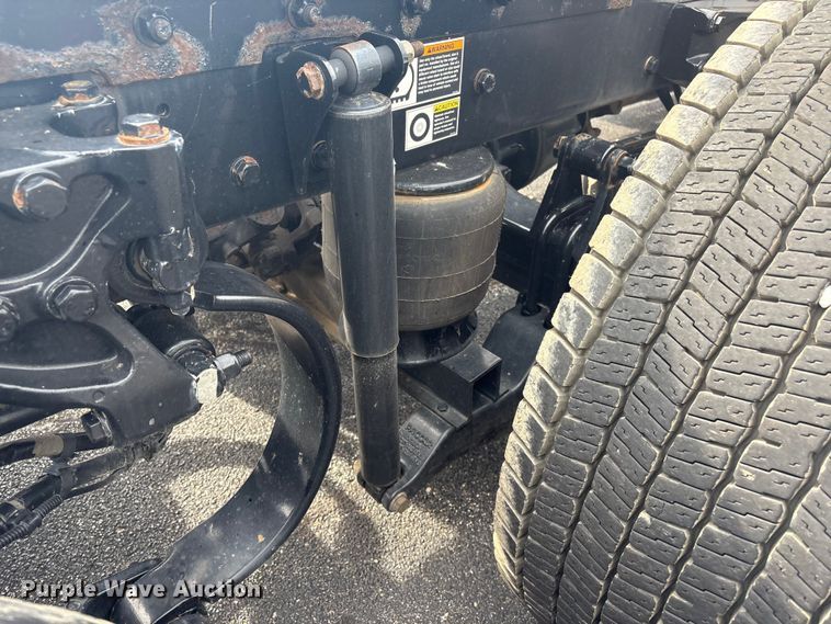 image for item FI0165 2021 Kenworth T680 semi truck