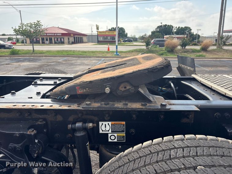 image for item FI0165 2021 Kenworth T680 semi truck