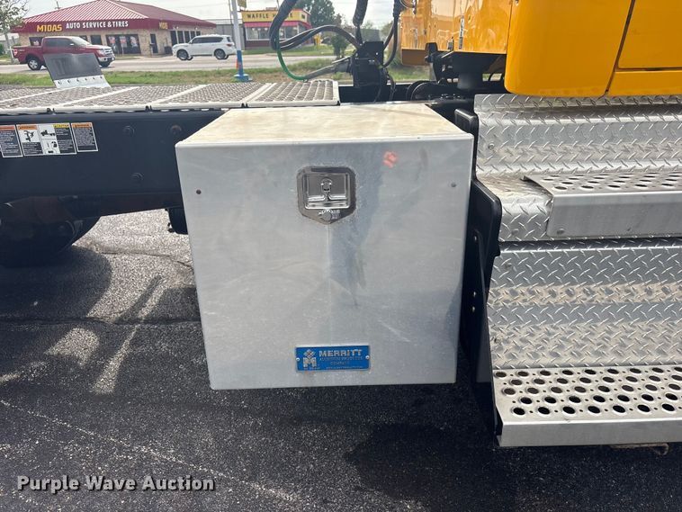 image for item FI0165 2021 Kenworth T680 semi truck