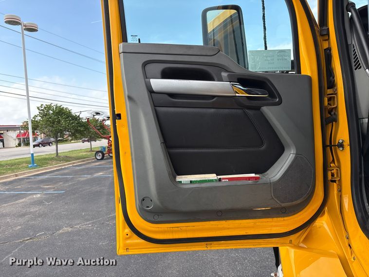 image for item FI0165 2021 Kenworth T680 semi truck