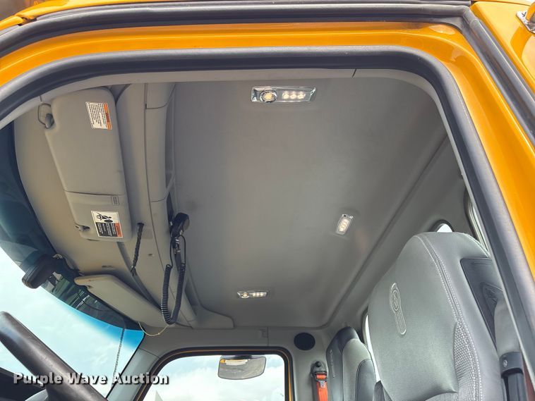 image for item FI0165 2021 Kenworth T680 semi truck