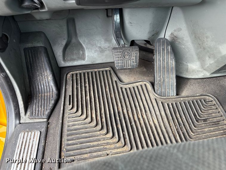 image for item FI0165 2021 Kenworth T680 semi truck