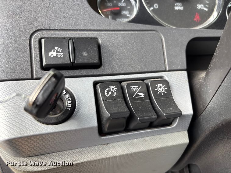 image for item FI0165 2021 Kenworth T680 semi truck