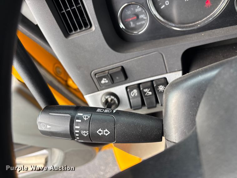 image for item FI0165 2021 Kenworth T680 semi truck