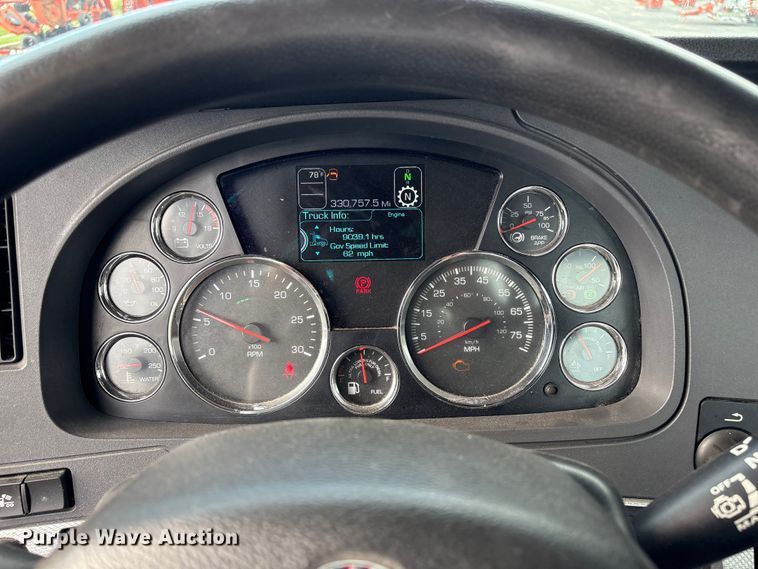 image for item FI0165 2021 Kenworth T680 semi truck