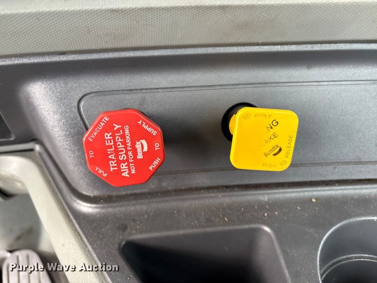 image for item FI0165 2021 Kenworth T680 semi truck