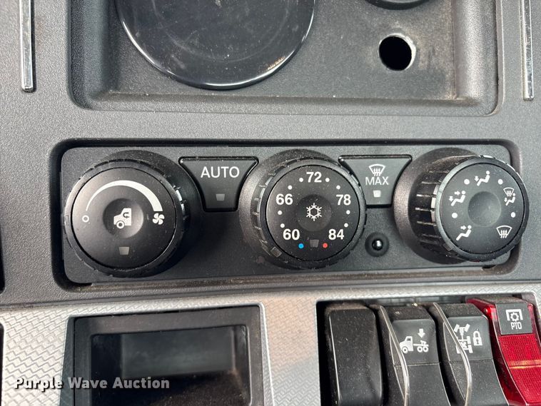 image for item FI0165 2021 Kenworth T680 semi truck