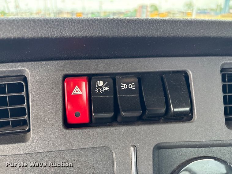 image for item FI0165 2021 Kenworth T680 semi truck