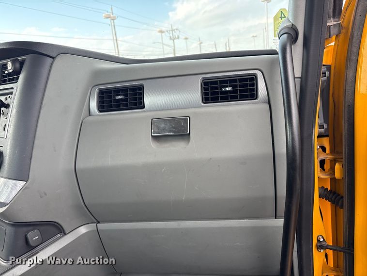 image for item FI0165 2021 Kenworth T680 semi truck