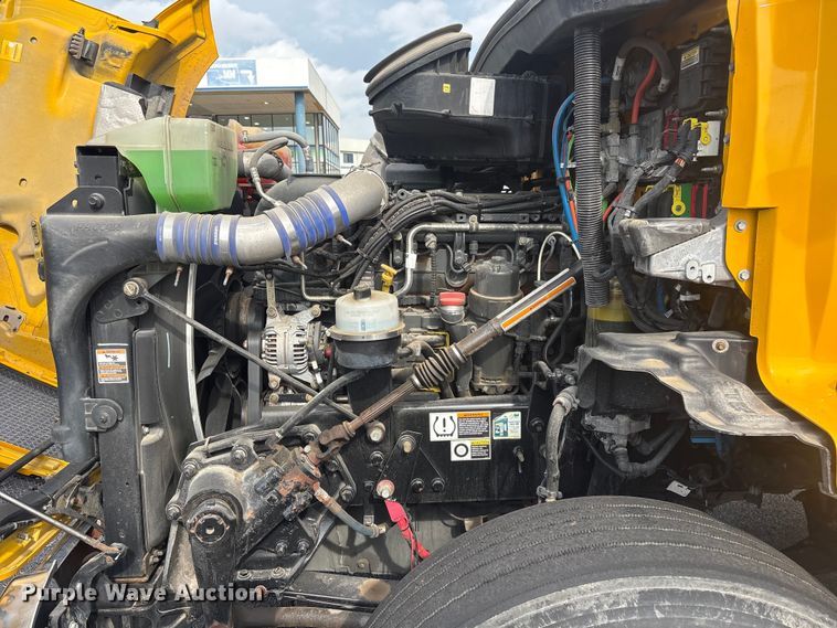 image for item FI0165 2021 Kenworth T680 semi truck