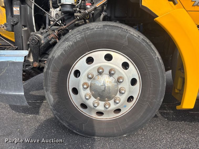 image for item FI0165 2021 Kenworth T680 semi truck