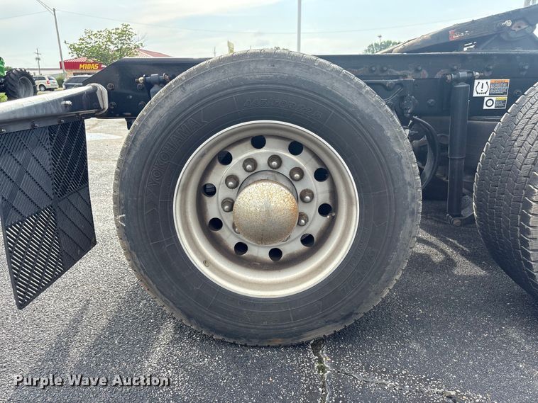 image for item FI0165 2021 Kenworth T680 semi truck