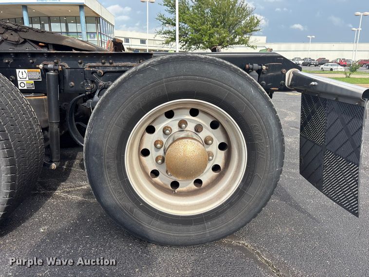 image for item FI0165 2021 Kenworth T680 semi truck