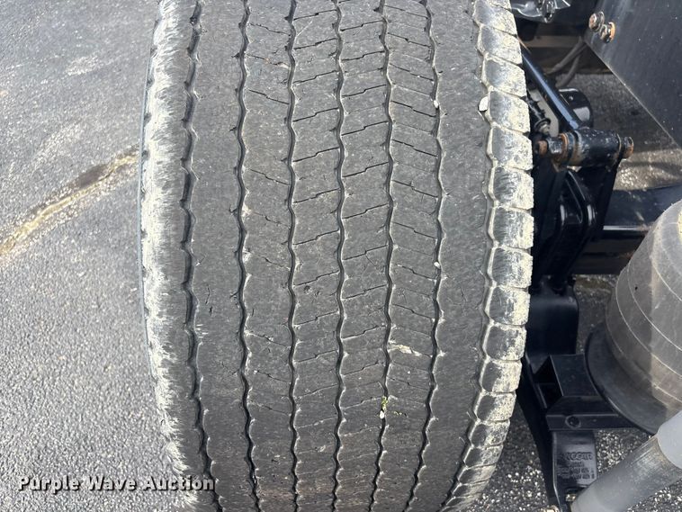 image for item FI0165 2021 Kenworth T680 semi truck