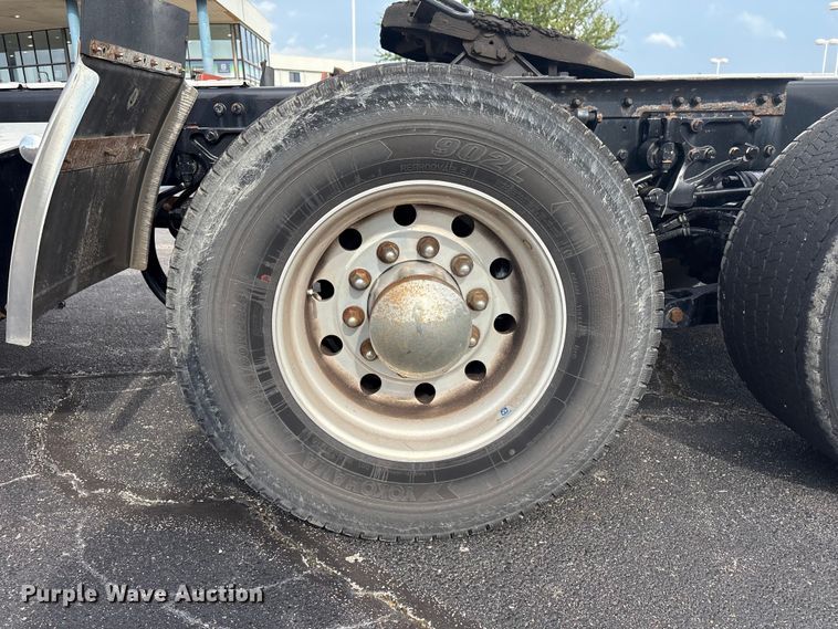 image for item FI0165 2021 Kenworth T680 semi truck