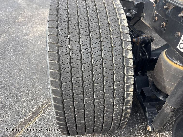 image for item FI0165 2021 Kenworth T680 semi truck