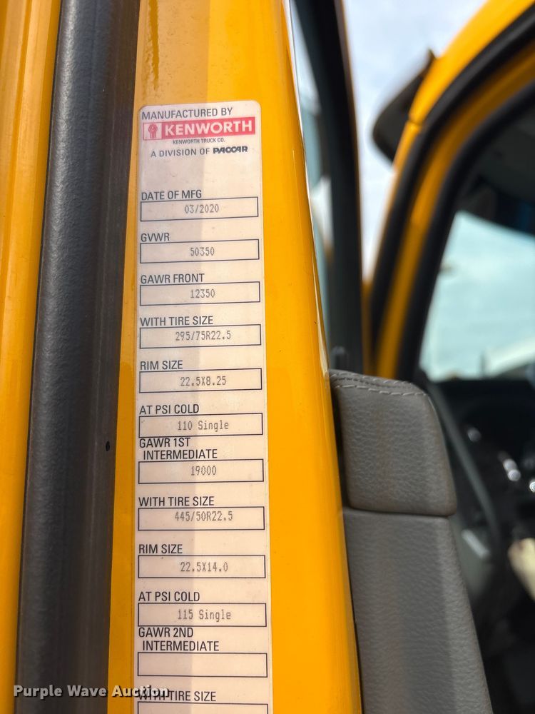 image for item FI0165 2021 Kenworth T680 semi truck