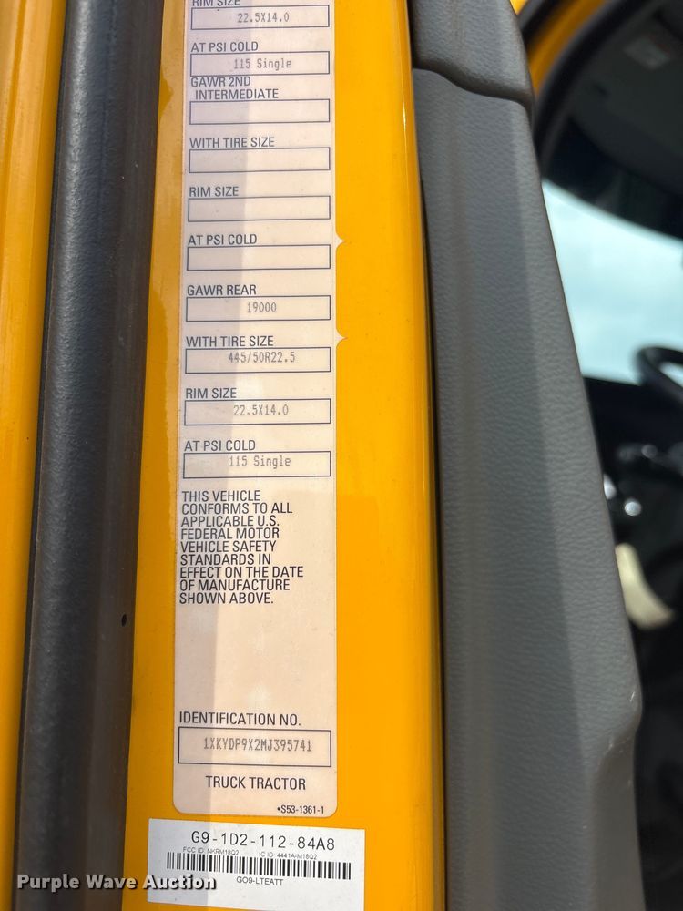 image for item FI0165 2021 Kenworth T680 semi truck