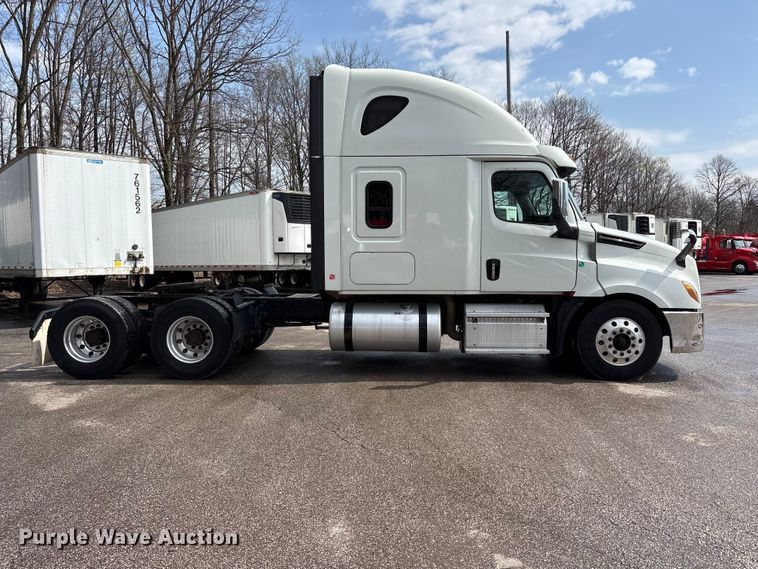 image for item FK1396 2019 Freightliner Cascadia semi truck