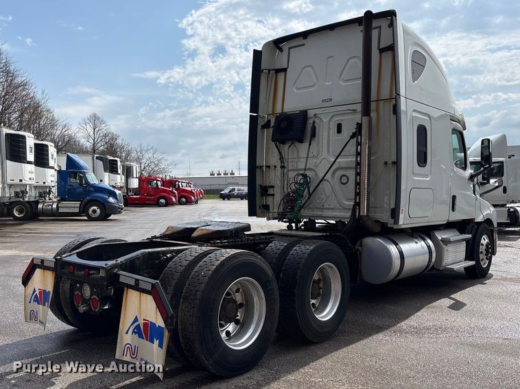 image for item FK1396 2019 Freightliner Cascadia semi truck